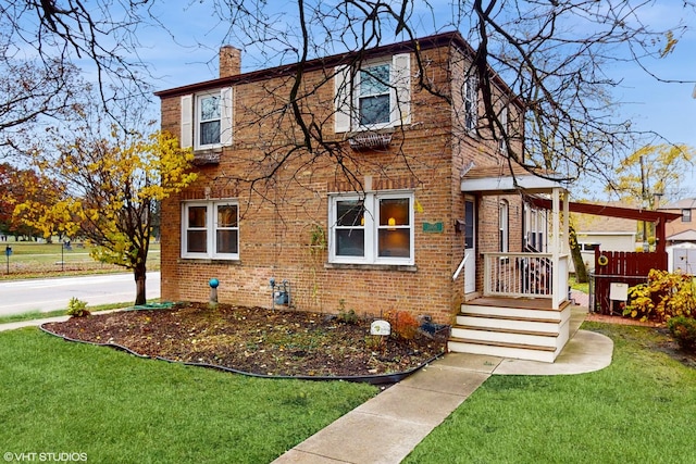 view of front of home featuring a front lawn