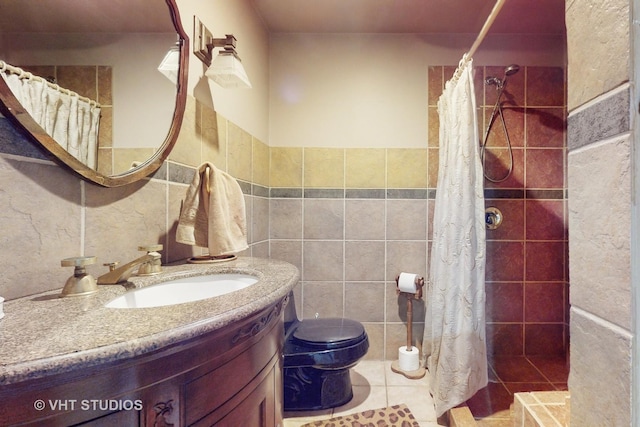 bathroom featuring a shower with shower curtain, vanity, toilet, and tile walls