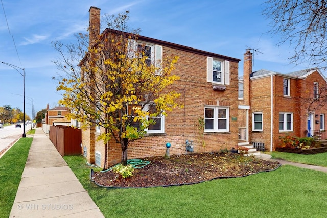 view of front facade with a front lawn