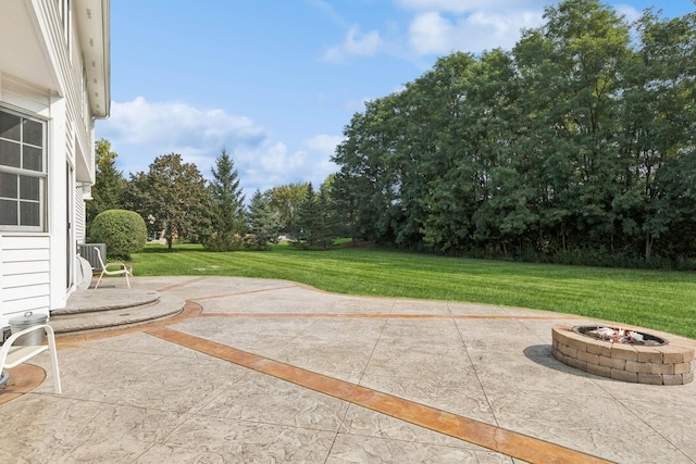 view of patio featuring a fire pit