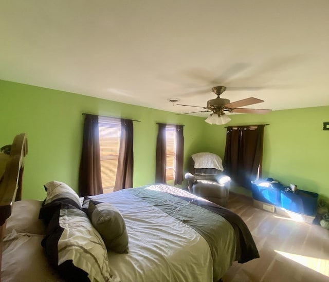 bedroom with ceiling fan