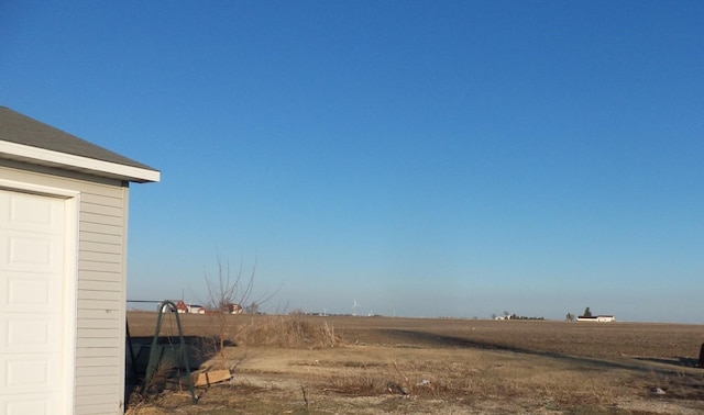 view of yard featuring a rural view