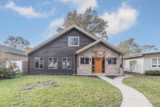 view of front of house featuring a front lawn