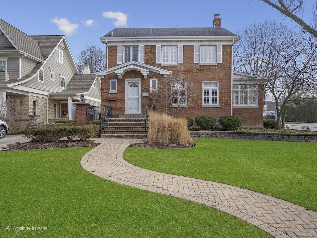 view of front of property with a front yard