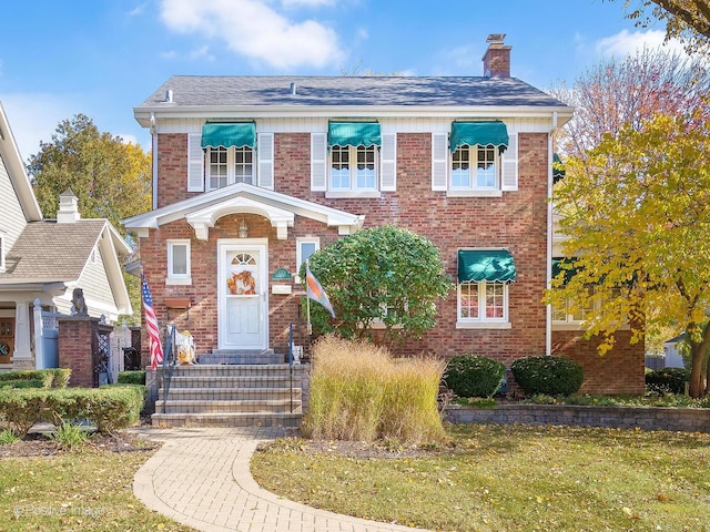 view of front of home featuring a front yard