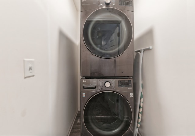 washroom featuring stacked washer / drying machine