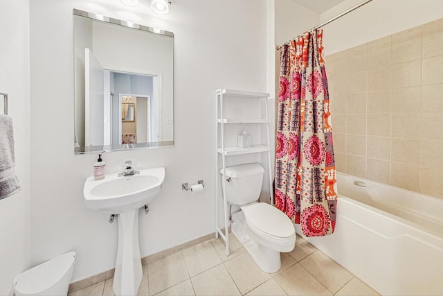 full bathroom featuring tile patterned flooring, toilet, shower / bathtub combination with curtain, and sink