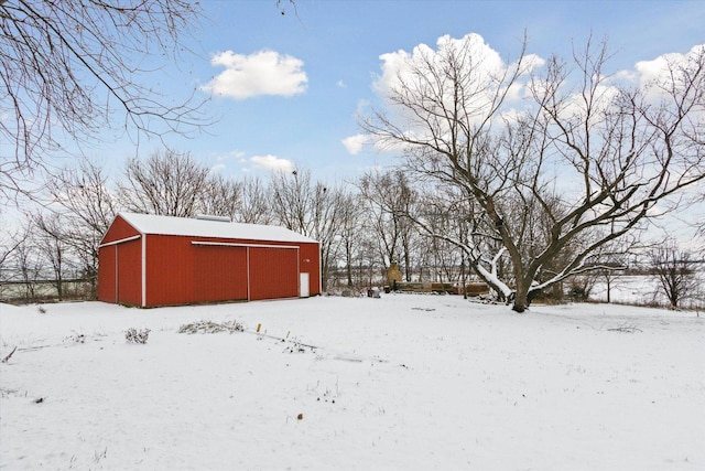 view of yard layered in snow