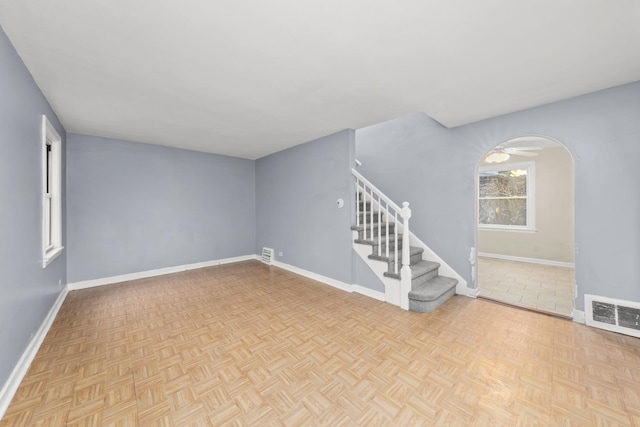 empty room featuring ceiling fan