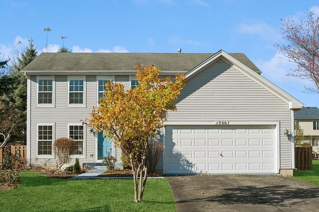 view of front facade featuring a front lawn