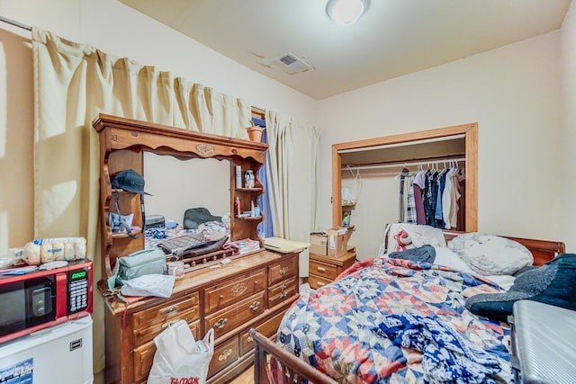 bedroom featuring a closet