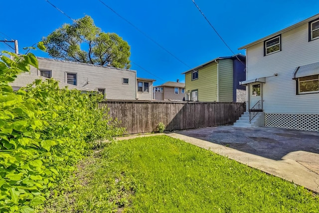 view of yard featuring a patio