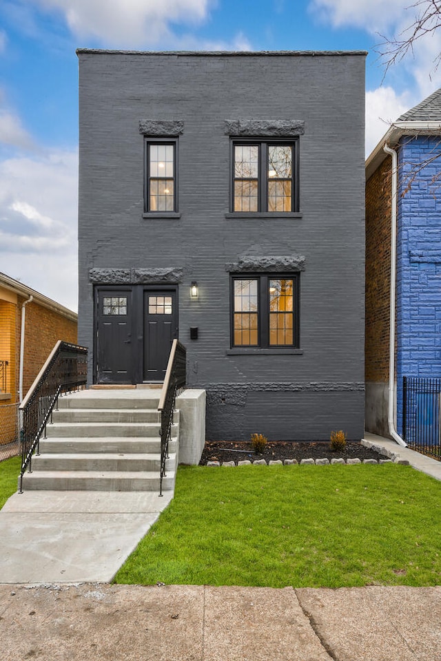 view of front of house with a front lawn