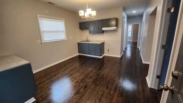 kitchen with decorative backsplash, dark hardwood / wood-style floors, sink, gray cabinets, and plenty of natural light