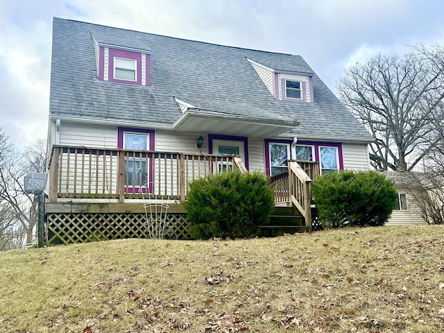 view of front of property with a front lawn