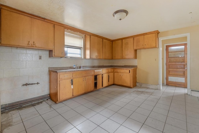 kitchen featuring light tile patterned floors