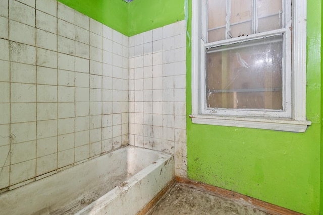 bathroom featuring a washtub