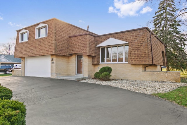 view of front facade featuring a garage