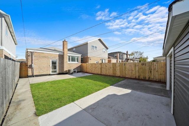 view of yard with a patio area