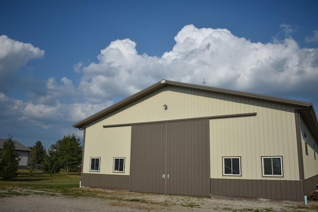 view of side of home featuring an outdoor structure