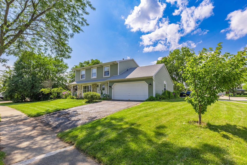 view of front of home featuring a garage and a front yard