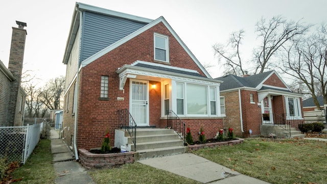 view of front of house with a front yard