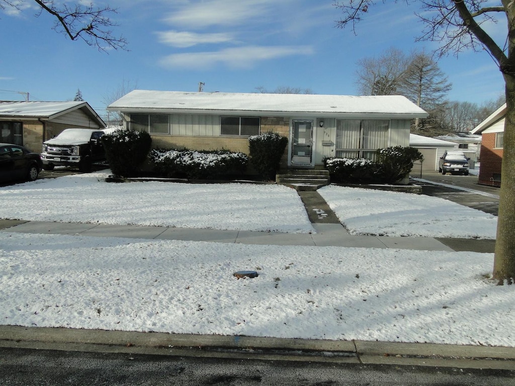 view of front of property