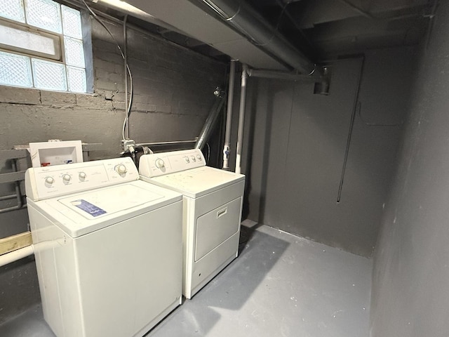 washroom featuring washing machine and clothes dryer