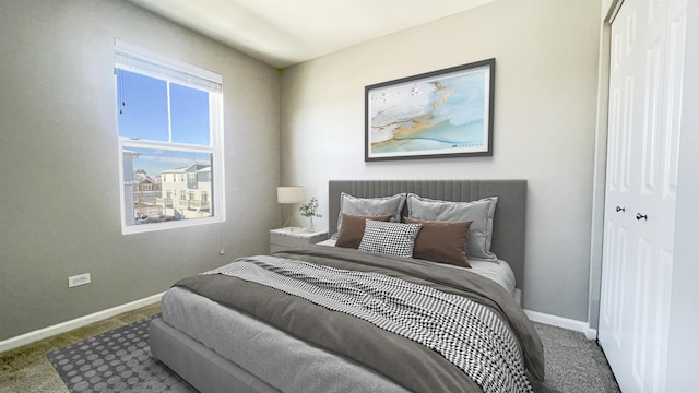 bedroom featuring carpet flooring and a closet