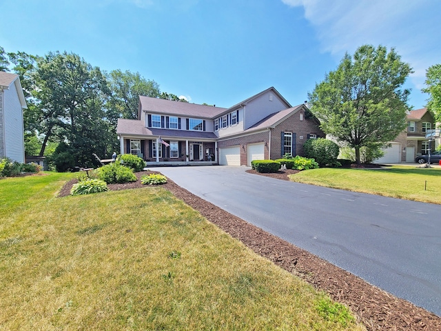 view of front facade featuring a porch and a front lawn