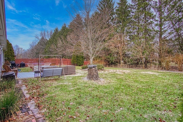 view of yard featuring a patio area