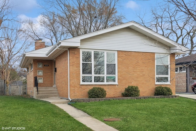 view of front facade with a front lawn