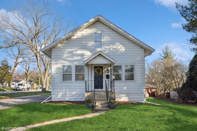 bungalow featuring a front yard