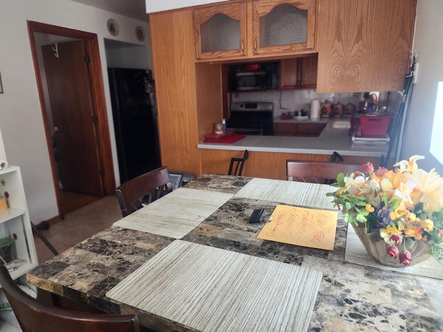 kitchen with range and backsplash