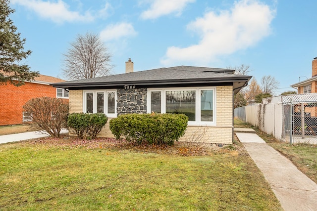 view of front of property with a front yard