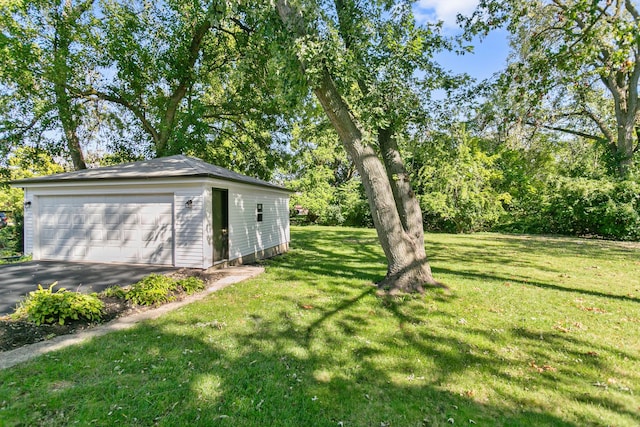 view of yard with a garage and an outdoor structure