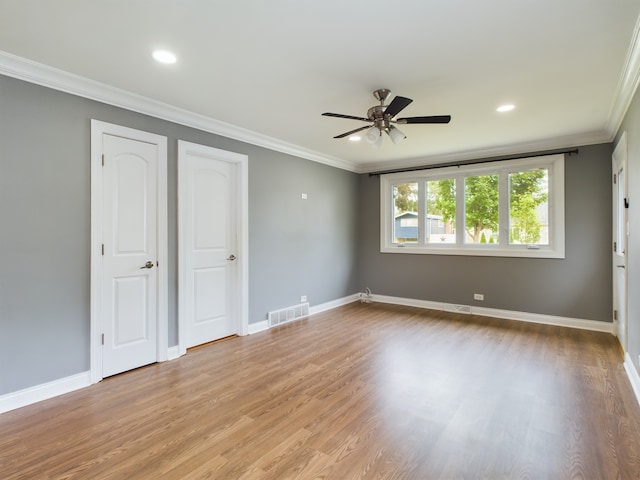 unfurnished bedroom featuring light wood-type flooring, ceiling fan, and ornamental molding