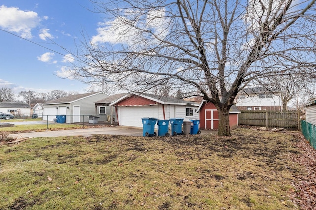 view of yard with a storage unit and a garage