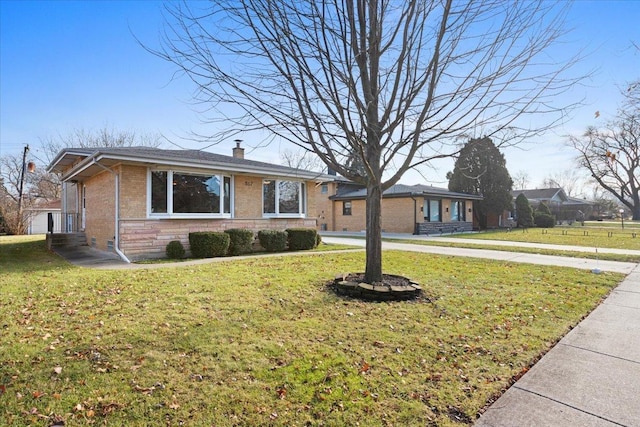 view of front of home with a front lawn