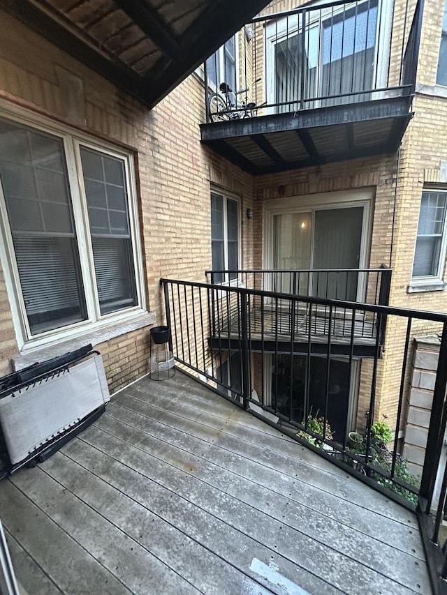 1464 E 69th St Unit 2N, Chicago, IL 60637 - view of wooden terrace