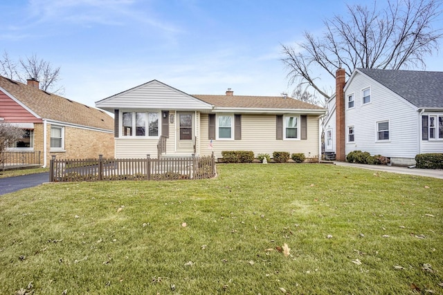 view of front of property with a front yard