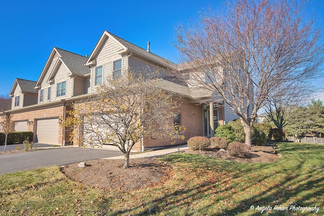 view of front of property featuring a front yard and a garage