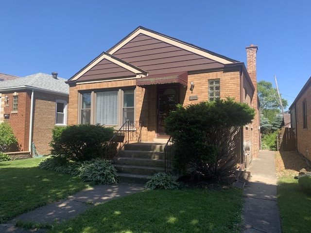 view of front of property with a front lawn