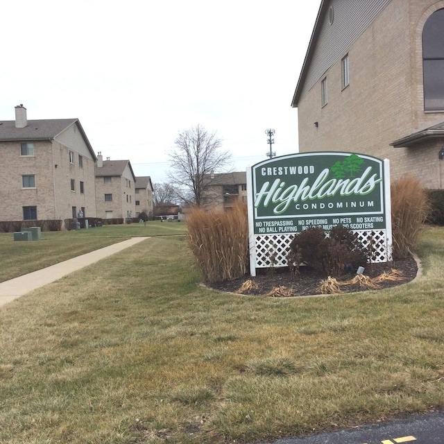 community / neighborhood sign with a yard