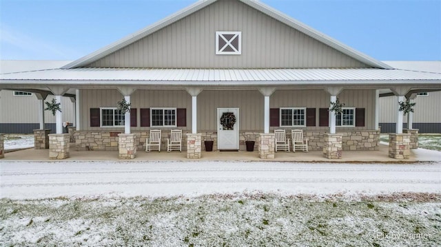 view of front facade with covered porch