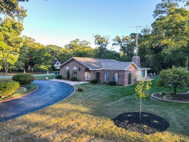 ranch-style house with a front yard