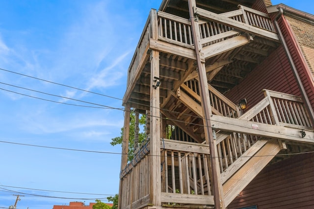 exterior space featuring a balcony