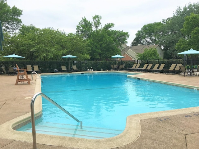 view of swimming pool featuring a patio