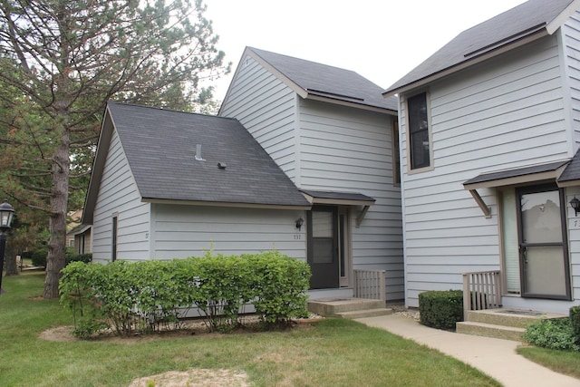 view of front of property with a front lawn