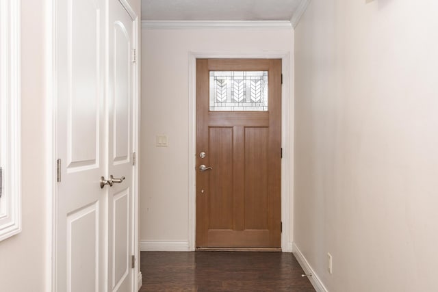 entryway featuring dark wood-type flooring and crown molding